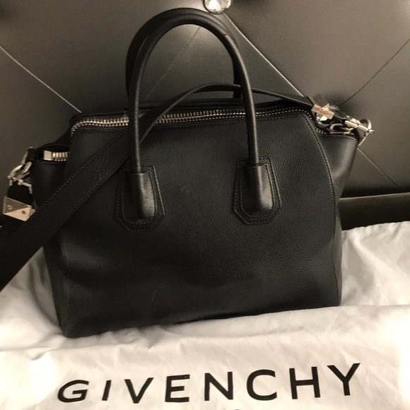 Antigona Medium Leather Satchel - Picture 2 of 6